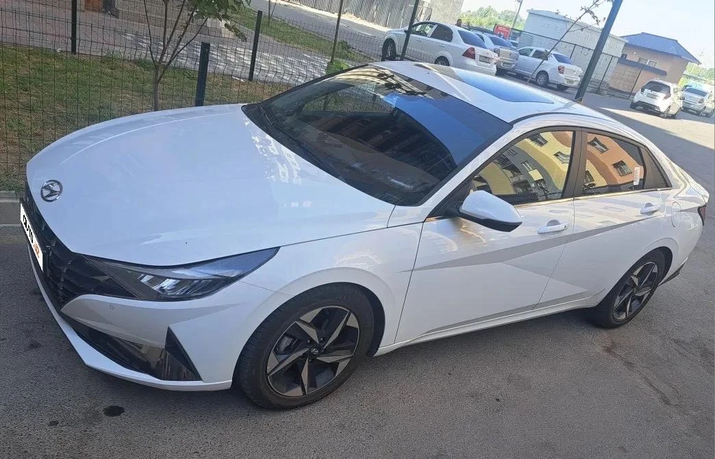 Hyundai Elantra VII  (CN7)