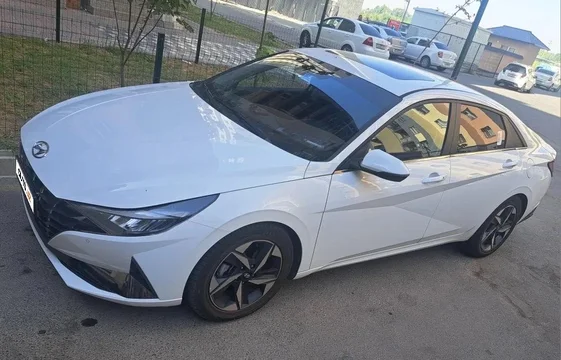 Hyundai Elantra VII  (CN7)