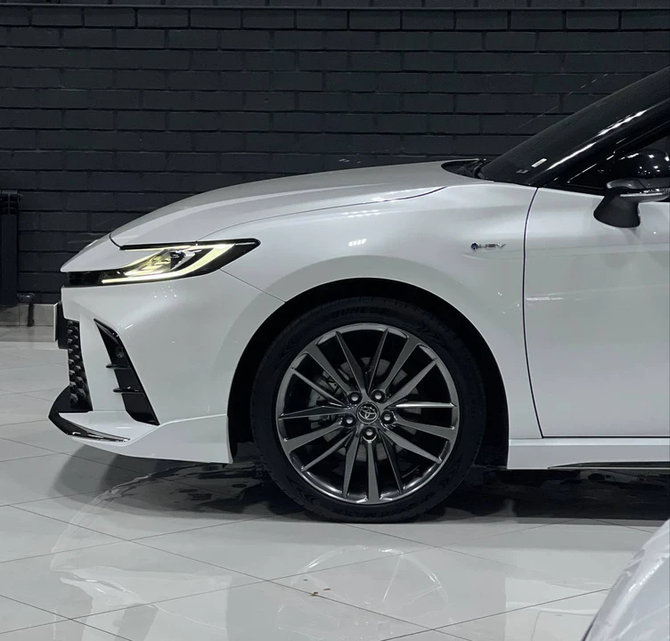Toyota Camry IX (XV80)