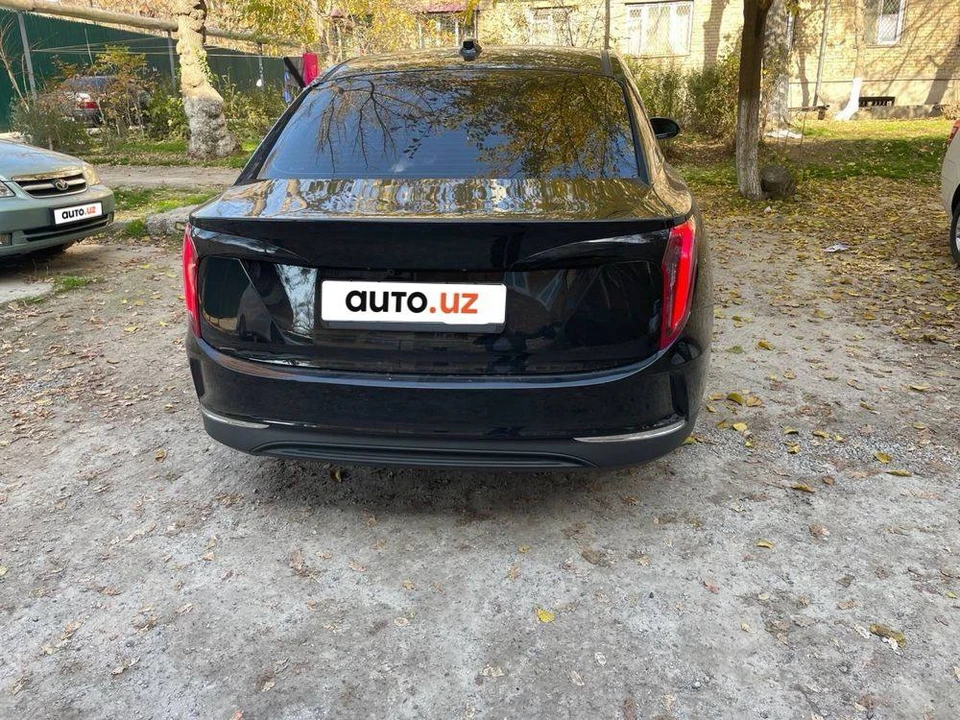 Hongqi E-QM5 I