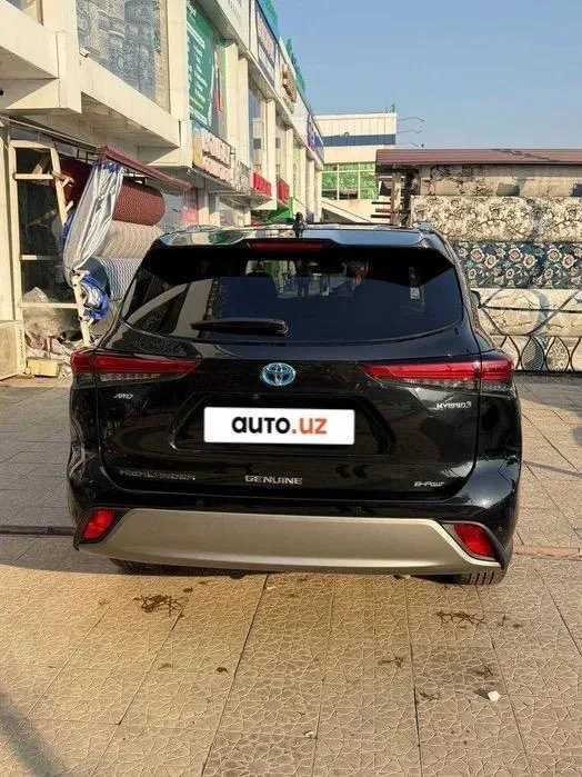Toyota Highlander IV (U70)