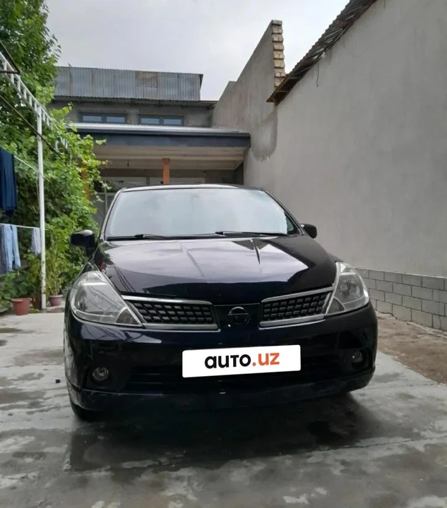 Nissan Tiida I