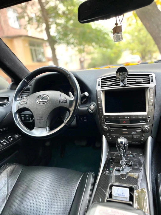 Lexus LS IV