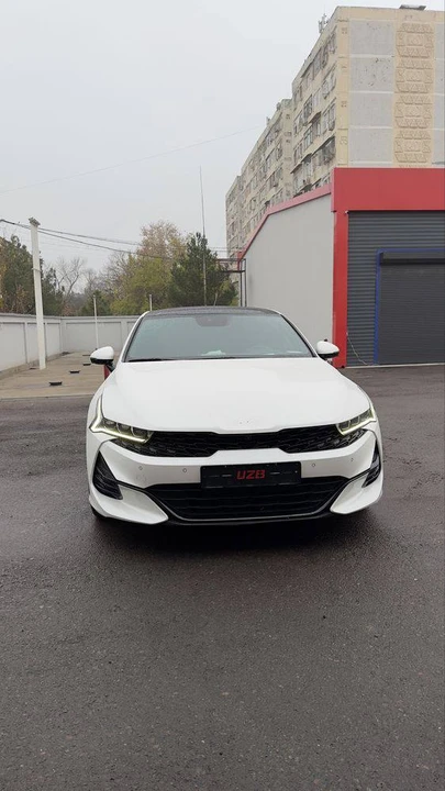 Kia K5 III