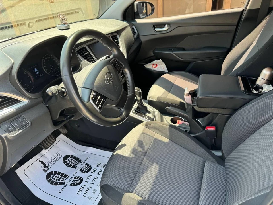 Hyundai Accent V