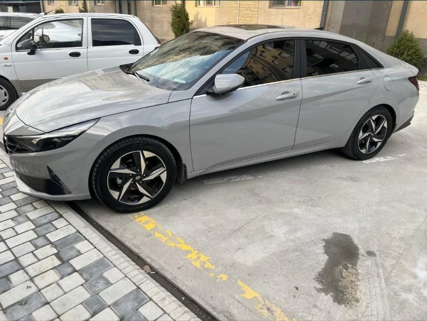 Hyundai Elantra VII  (CN7)
