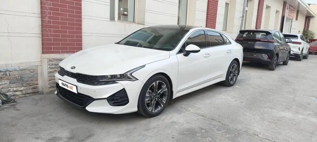Kia K5 III