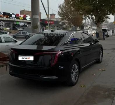 Hongqi E-QM5 I