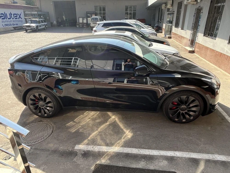 Tesla Model Y I