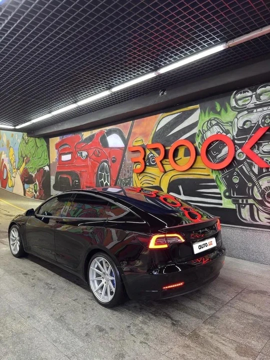 Tesla Model 3 I