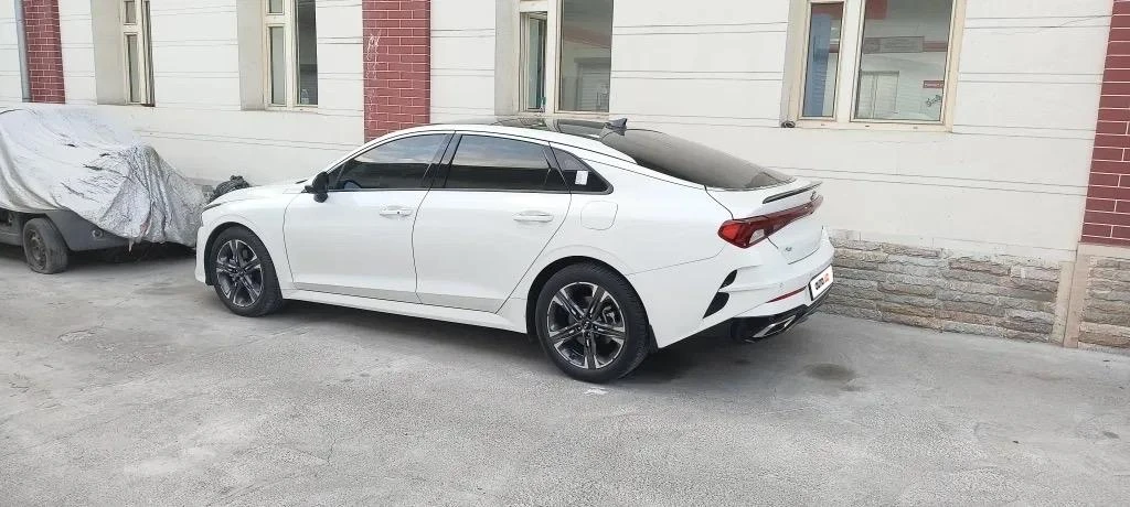 Kia K5 III