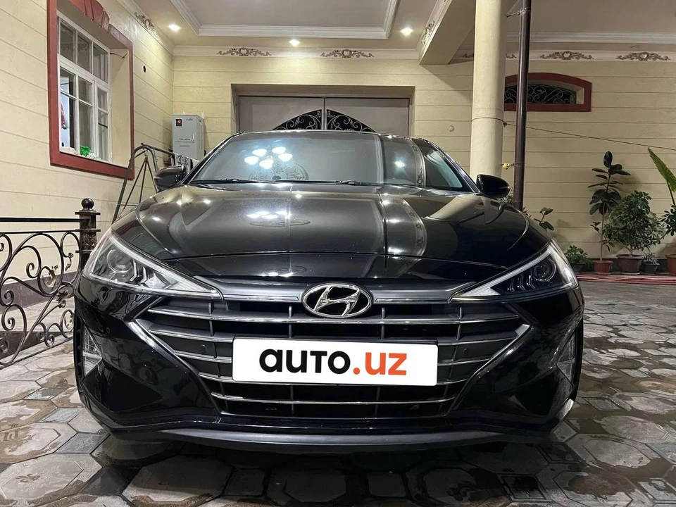 Hyundai Elantra VII  (CN7)
